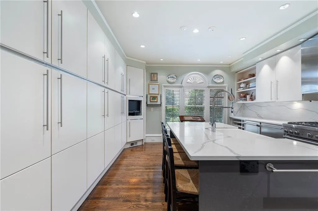 2525 Peachtree Road Unit 28, Atlanta, Georgia 30305, 3 Bedrooms Bedrooms, ,2 BathroomsBathrooms,Residential,For Sale,2525 Peachtree Road Unit 28,7618872