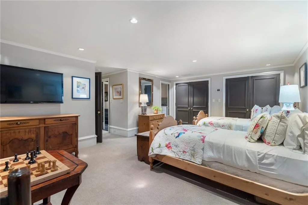 2525 Peachtree Road Unit 28, Atlanta, Georgia 30305, 3 Bedrooms Bedrooms, ,2 BathroomsBathrooms,Residential,For Sale,2525 Peachtree Road Unit 28,7618872