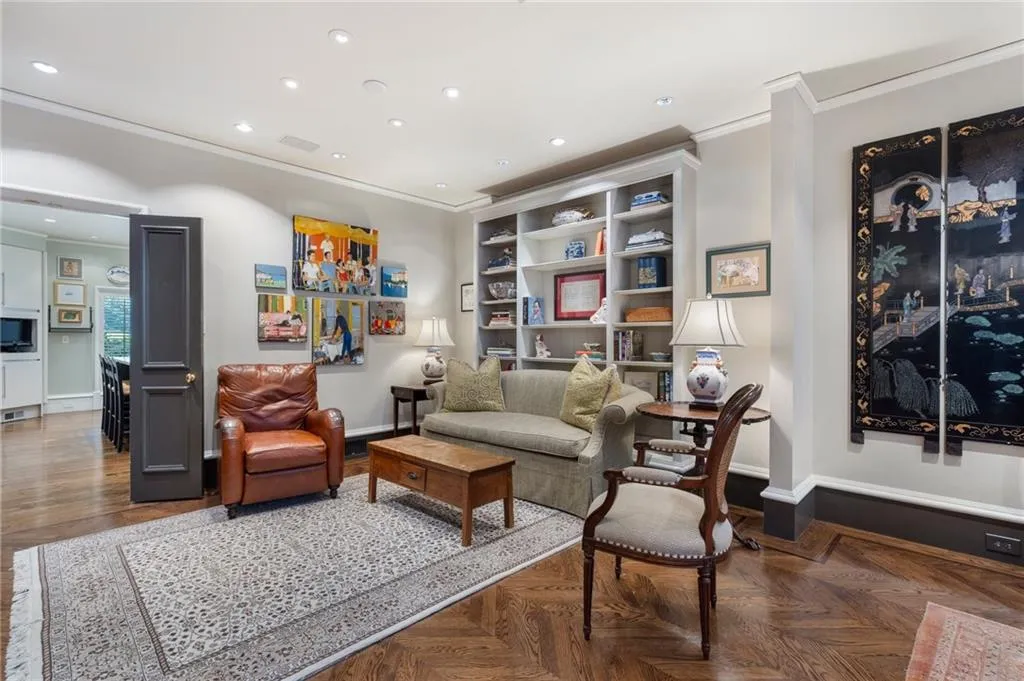2525 Peachtree Road Unit 28, Atlanta, Georgia 30305, 3 Bedrooms Bedrooms, ,2 BathroomsBathrooms,Residential,For Sale,2525 Peachtree Road Unit 28,7618872