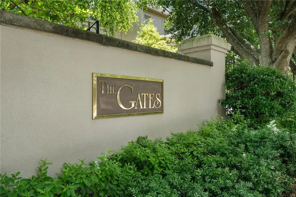2525 Peachtree Road Unit 28, Atlanta, Georgia 30305, 3 Bedrooms Bedrooms, ,2 BathroomsBathrooms,Residential,For Sale,2525 Peachtree Road Unit 28,7618872