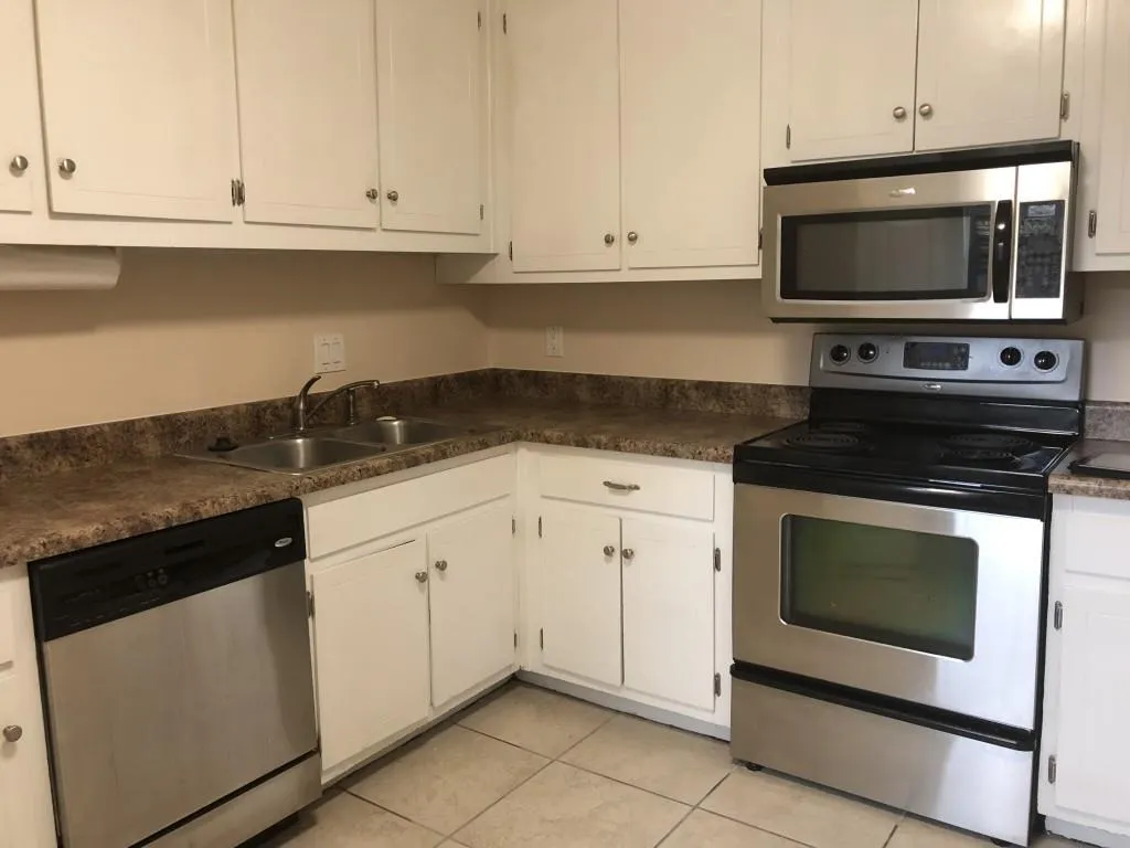 370 Winding River Drive Unit E, Sandy Springs, Georgia 30350, 3 Bedrooms Bedrooms, ,2 BathroomsBathrooms,Residential,Sold,370 Winding River Drive Unit E,6052868
