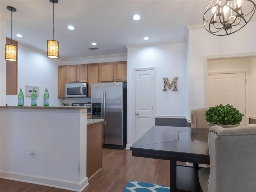 7265 Glisten Avenue Unit 110, Sandy Springs, Georgia 30328, 2 Bedrooms Bedrooms, ,2 BathroomsBathrooms,Residential,Sold,7265 Glisten Avenue Unit 110,6109879
