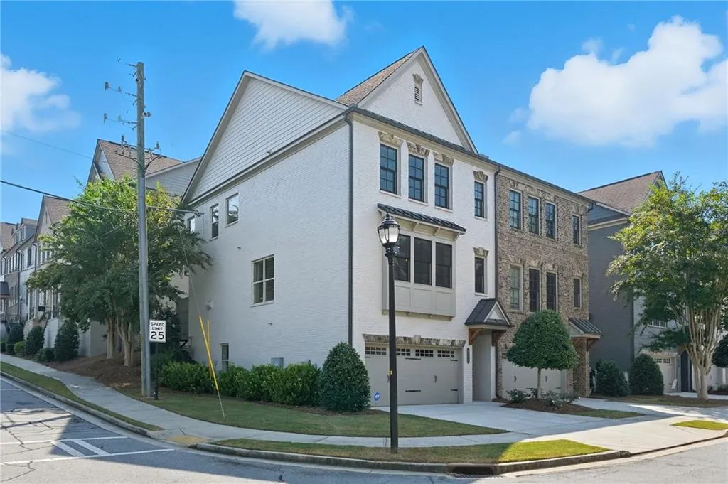 2539 Skyland Drive Ne, Brookhaven, Georgia 30319, 3 Bedrooms Bedrooms, ,3 BathroomsBathrooms,Residential,For Sale,2539 Skyland Drive Ne,7645850