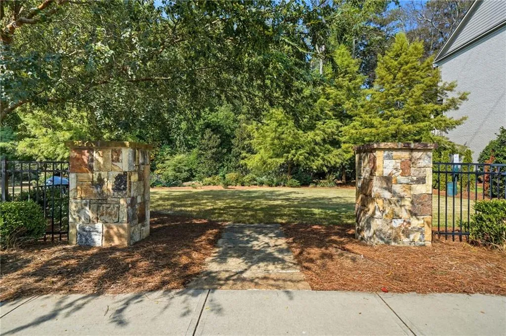 2539 Skyland Drive Ne, Brookhaven, Georgia 30319, 3 Bedrooms Bedrooms, ,3 BathroomsBathrooms,Residential,For Sale,2539 Skyland Drive Ne,7645850