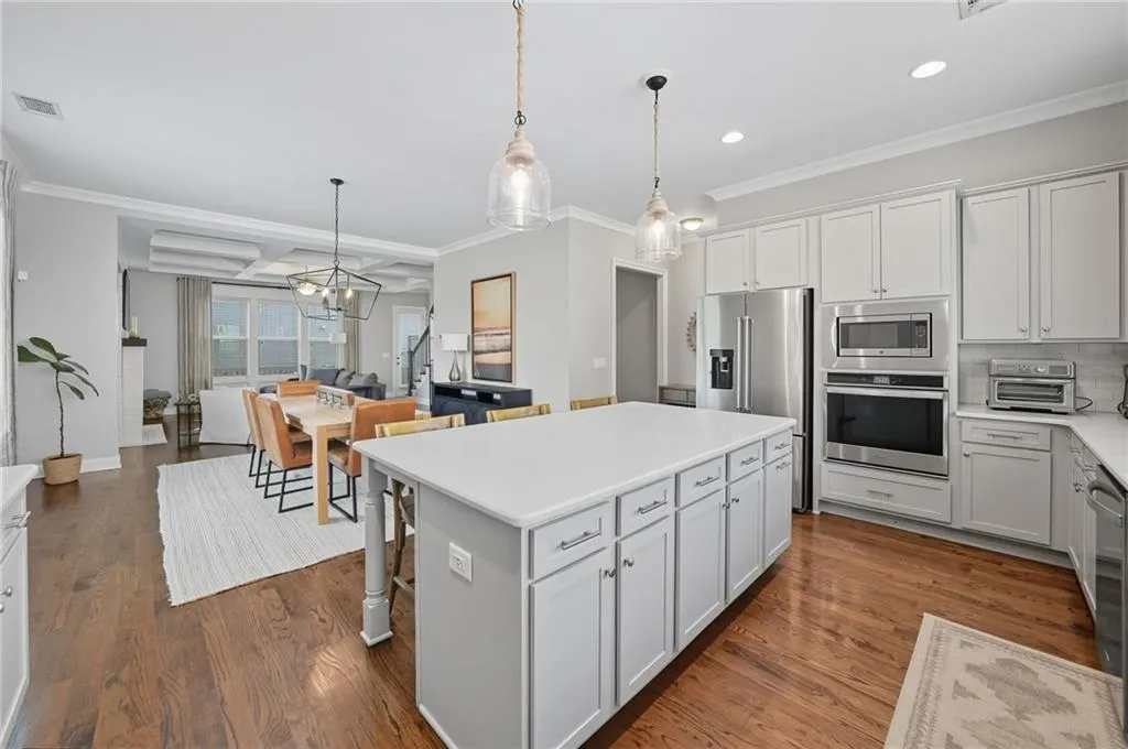 2539 Skyland Drive Ne, Brookhaven, Georgia 30319, 3 Bedrooms Bedrooms, ,3 BathroomsBathrooms,Residential,For Sale,2539 Skyland Drive Ne,7645850