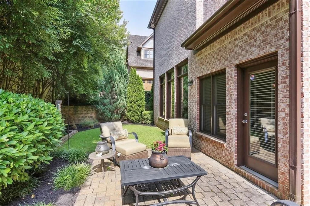 6327 Cotswold Lane, Sandy Springs, Georgia 30328, 4 Bedrooms Bedrooms, ,3 BathroomsBathrooms,Residential,Sold,6327 Cotswold Lane,7018260