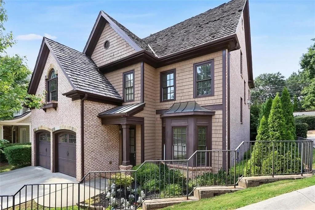 6327 Cotswold Lane, Sandy Springs, Georgia 30328, 4 Bedrooms Bedrooms, ,3 BathroomsBathrooms,Residential,Sold,6327 Cotswold Lane,7018260