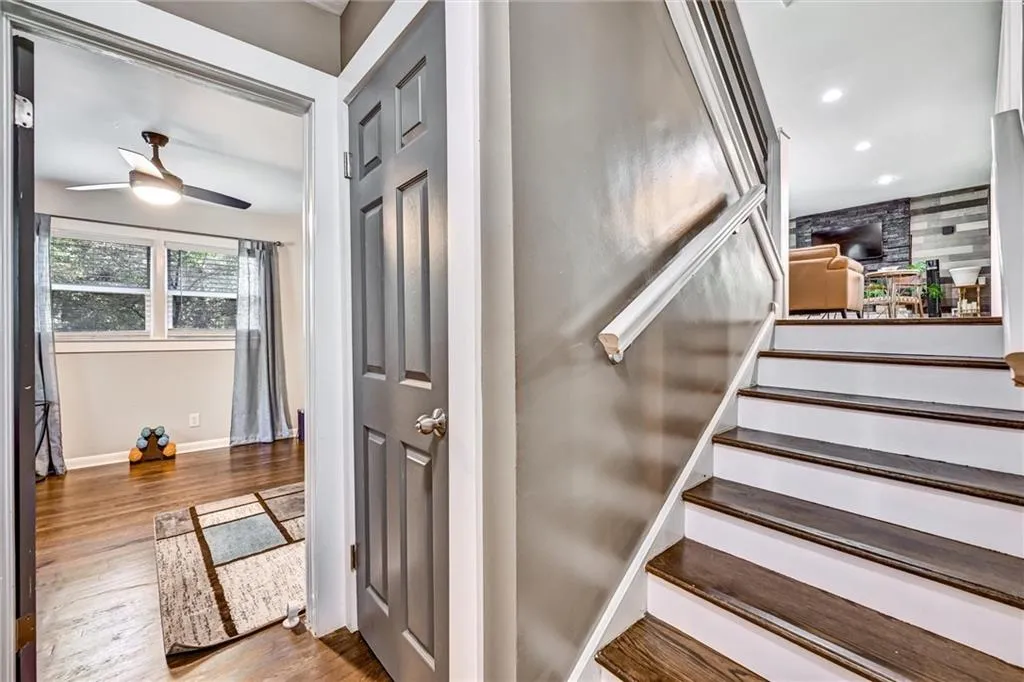 Staircase featuring a ceiling fan, recessed lighting, baseboards, and wood finished floors