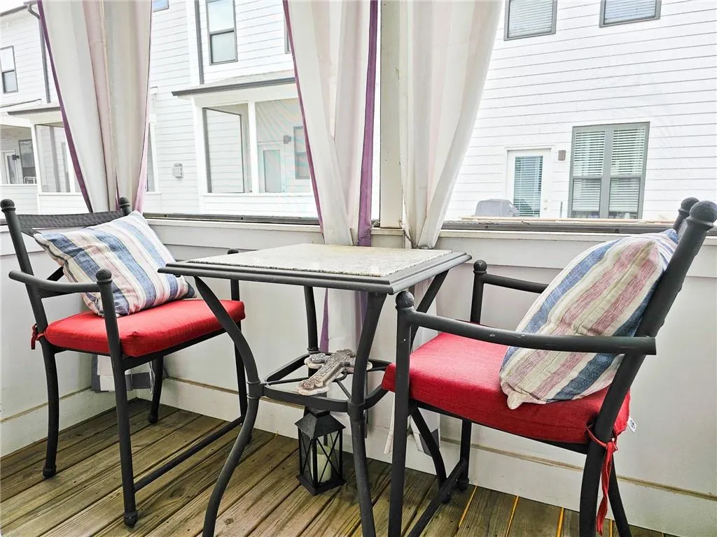 - Screened-in Porch