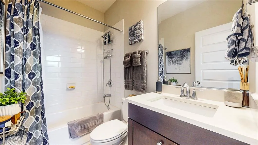 lower level bedroom 3 ensuite full bath