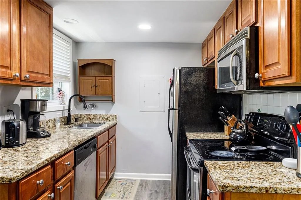 6900 Roswell Road Unit K2, Atlanta, Georgia 30328, 3 Bedrooms Bedrooms, ,2 BathroomsBathrooms,Residential,Sold,6900 Roswell Road Unit K2,7038963
