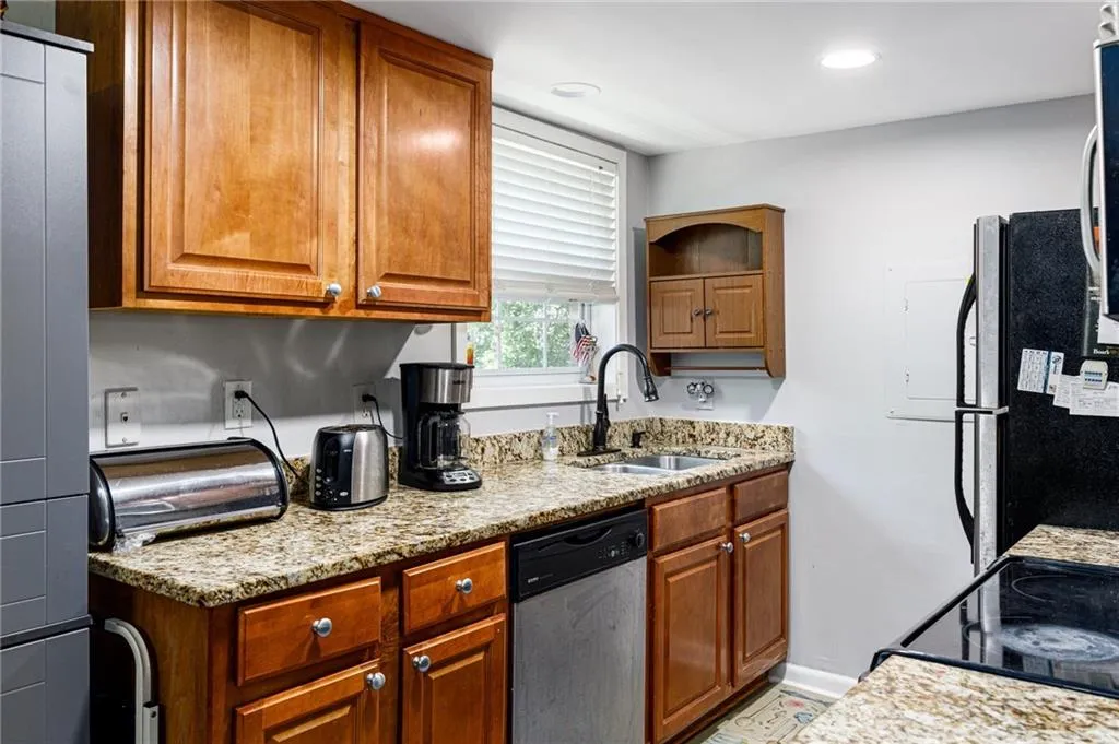 6900 Roswell Road Unit K2, Atlanta, Georgia 30328, 3 Bedrooms Bedrooms, ,2 BathroomsBathrooms,Residential,Sold,6900 Roswell Road Unit K2,7038963