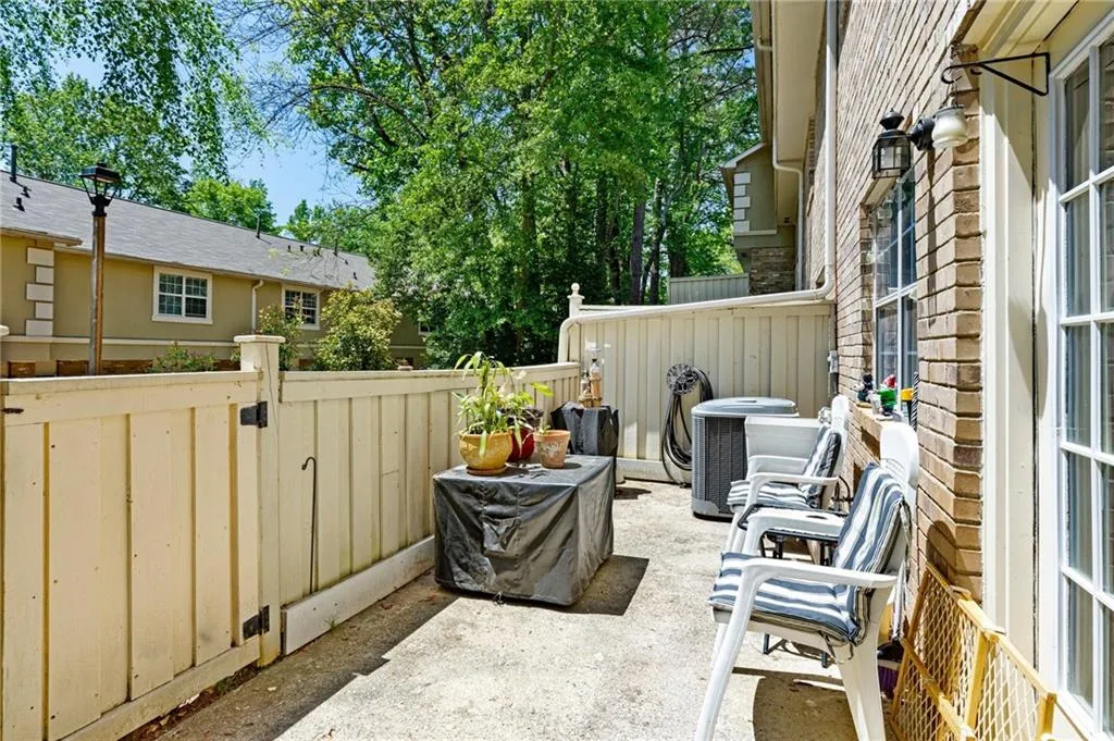 6900 Roswell Road Unit K2, Atlanta, Georgia 30328, 3 Bedrooms Bedrooms, ,2 BathroomsBathrooms,Residential,Sold,6900 Roswell Road Unit K2,7038963