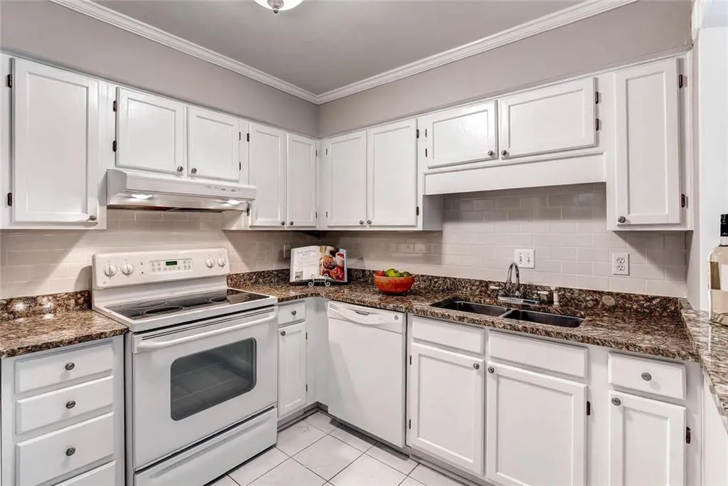 6520 Roswell Road Unit 48, Sandy Springs, Georgia 30328, 2 Bedrooms Bedrooms, ,1 BathroomBathrooms,Residential,Sold,6520 Roswell Road Unit 48,5749016