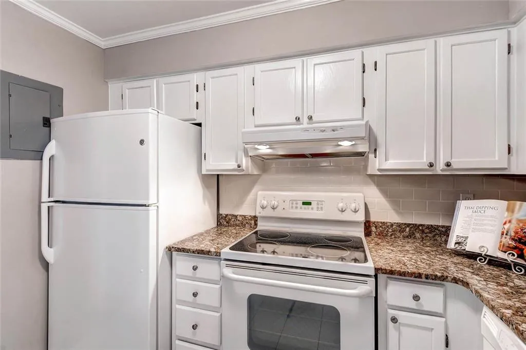 6520 Roswell Road Unit 48, Sandy Springs, Georgia 30328, 2 Bedrooms Bedrooms, ,1 BathroomBathrooms,Residential,Sold,6520 Roswell Road Unit 48,5749016
