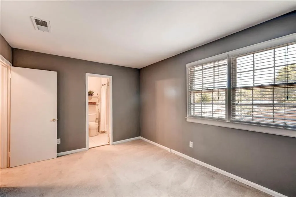 6520 Roswell Road Unit 48, Sandy Springs, Georgia 30328, 2 Bedrooms Bedrooms, ,1 BathroomBathrooms,Residential,Sold,6520 Roswell Road Unit 48,5749016