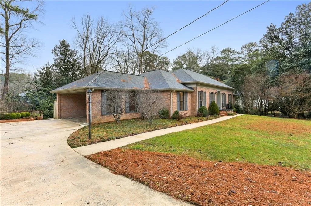 6240 Rivercliffe Drive, Sandy Springs, Georgia 30328, 5 Bedrooms Bedrooms, ,3 BathroomsBathrooms,Residential,Sold,6240 Rivercliffe Drive,6993878