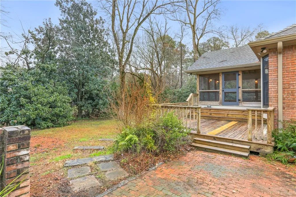6240 Rivercliffe Drive, Sandy Springs, Georgia 30328, 5 Bedrooms Bedrooms, ,3 BathroomsBathrooms,Residential,Sold,6240 Rivercliffe Drive,6993878
