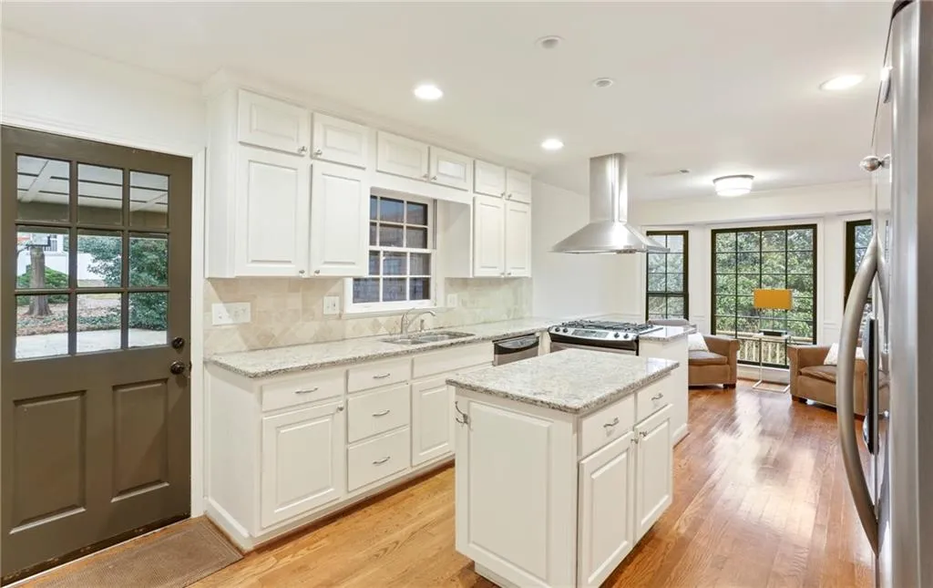 6240 Rivercliffe Drive, Sandy Springs, Georgia 30328, 5 Bedrooms Bedrooms, ,3 BathroomsBathrooms,Residential,Sold,6240 Rivercliffe Drive,6993878