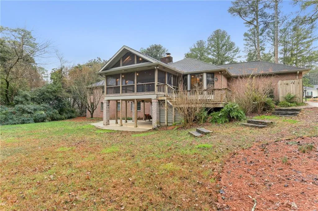 6240 Rivercliffe Drive, Sandy Springs, Georgia 30328, 5 Bedrooms Bedrooms, ,3 BathroomsBathrooms,Residential,Sold,6240 Rivercliffe Drive,6993878