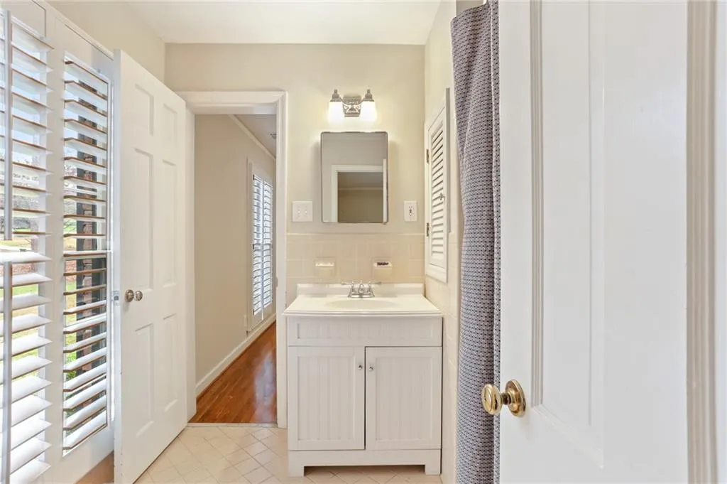 6240 Rivercliffe Drive, Sandy Springs, Georgia 30328, 5 Bedrooms Bedrooms, ,3 BathroomsBathrooms,Residential,Sold,6240 Rivercliffe Drive,6993878