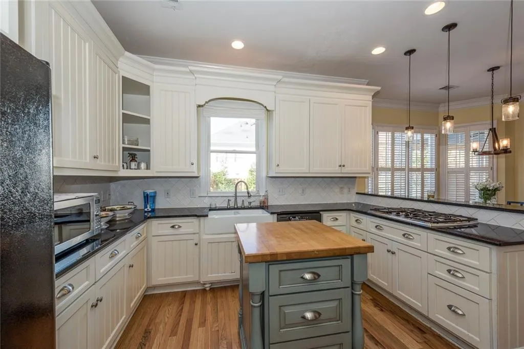 2327 Valley Brook Way, Atlanta, Georgia 30319, 4 Bedrooms Bedrooms, ,2 BathroomsBathrooms,Residential,Sold,2327 Valley Brook Way,5790992