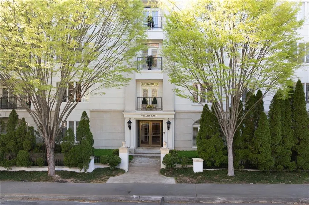 2960 Pharr Court South Nw Unit N4, Atlanta, Georgia 30305, 2 Bedrooms Bedrooms, ,2 BathroomsBathrooms,Residential,For Sale,2960 Pharr Court South Nw Unit N4,7552256