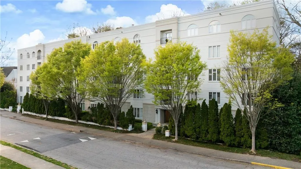 2960 Pharr Court South Nw Unit N4, Atlanta, Georgia 30305, 2 Bedrooms Bedrooms, ,2 BathroomsBathrooms,Residential,For Sale,2960 Pharr Court South Nw Unit N4,7552256