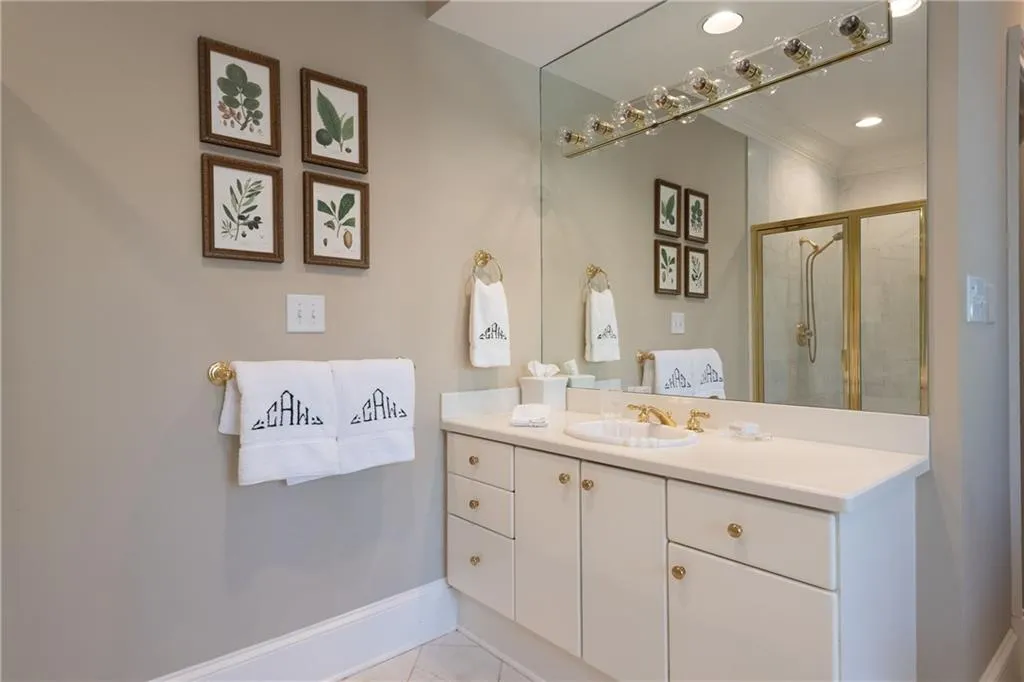2960 Pharr Court South Nw Unit N4, Atlanta, Georgia 30305, 2 Bedrooms Bedrooms, ,2 BathroomsBathrooms,Residential,For Sale,2960 Pharr Court South Nw Unit N4,7552256