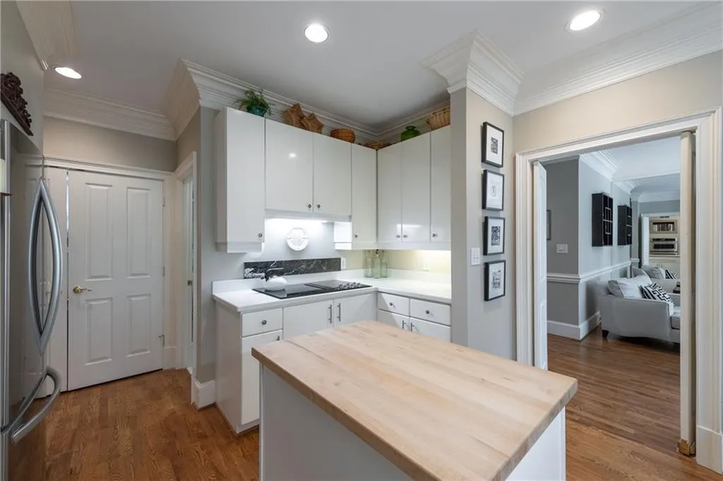2960 Pharr Court South Nw Unit N4, Atlanta, Georgia 30305, 2 Bedrooms Bedrooms, ,2 BathroomsBathrooms,Residential,For Sale,2960 Pharr Court South Nw Unit N4,7552256