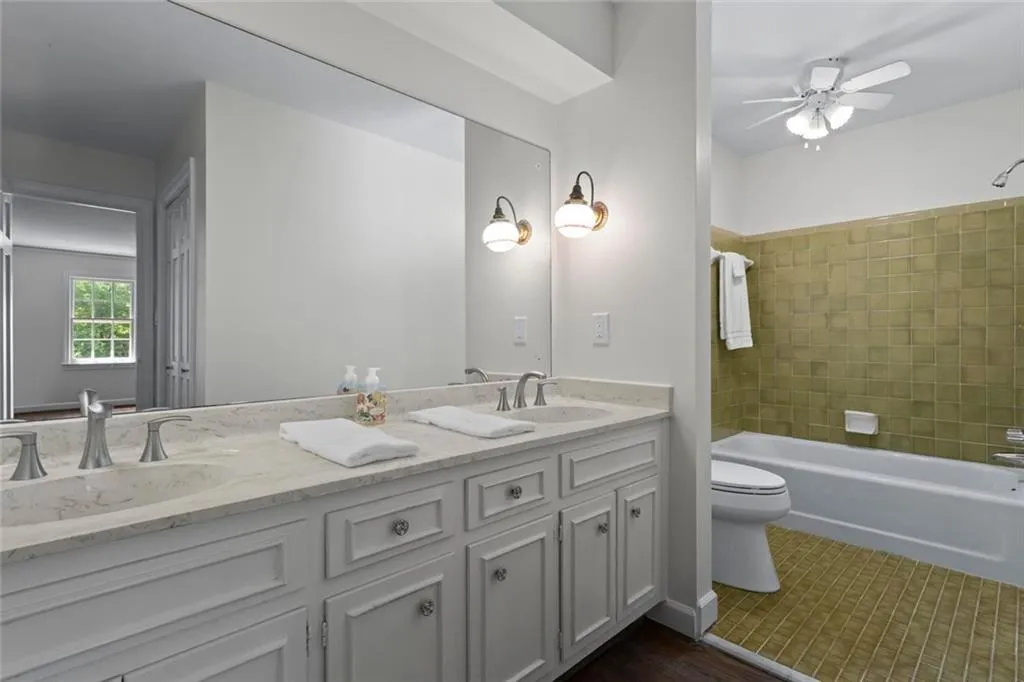 Full Bathroom