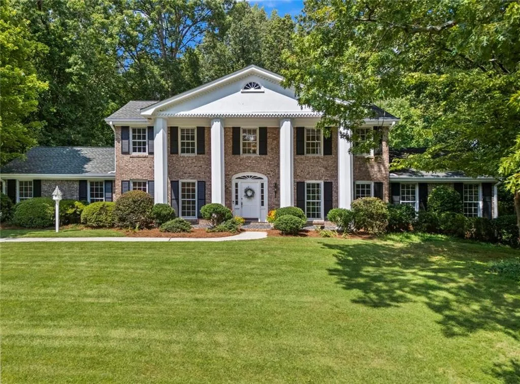 295 Glen Lake Drive, Atlanta, Georgia 30327, 4 Bedrooms Bedrooms, ,3 BathroomsBathrooms,Residential,For Sale,295 Glen Lake Drive,7638006