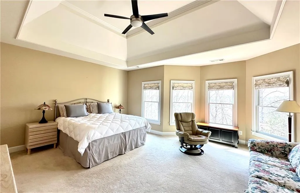 Trey Ceiling and Bay of Windows