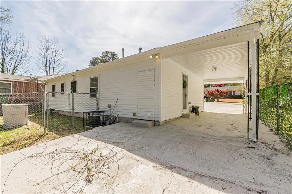 2649 Santa Barbara Drive Nw, Atlanta, Georgia 30318, 3 Bedrooms Bedrooms, ,2 BathroomsBathrooms,Residential,For Sale,2649 Santa Barbara Drive Nw,7509728