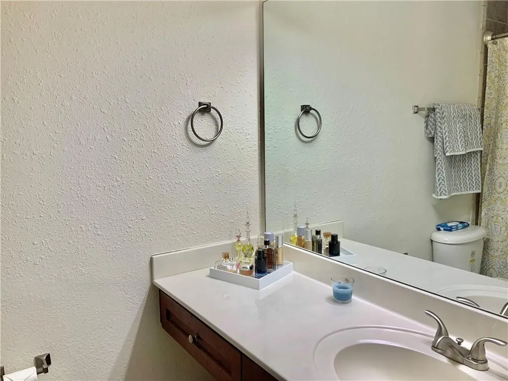 165 N River Drive Unit D, Sandy Springs, Georgia 30350, 2 Bedrooms Bedrooms, ,2 BathroomsBathrooms,Residential,Sold,165 N River Drive Unit D,7071098