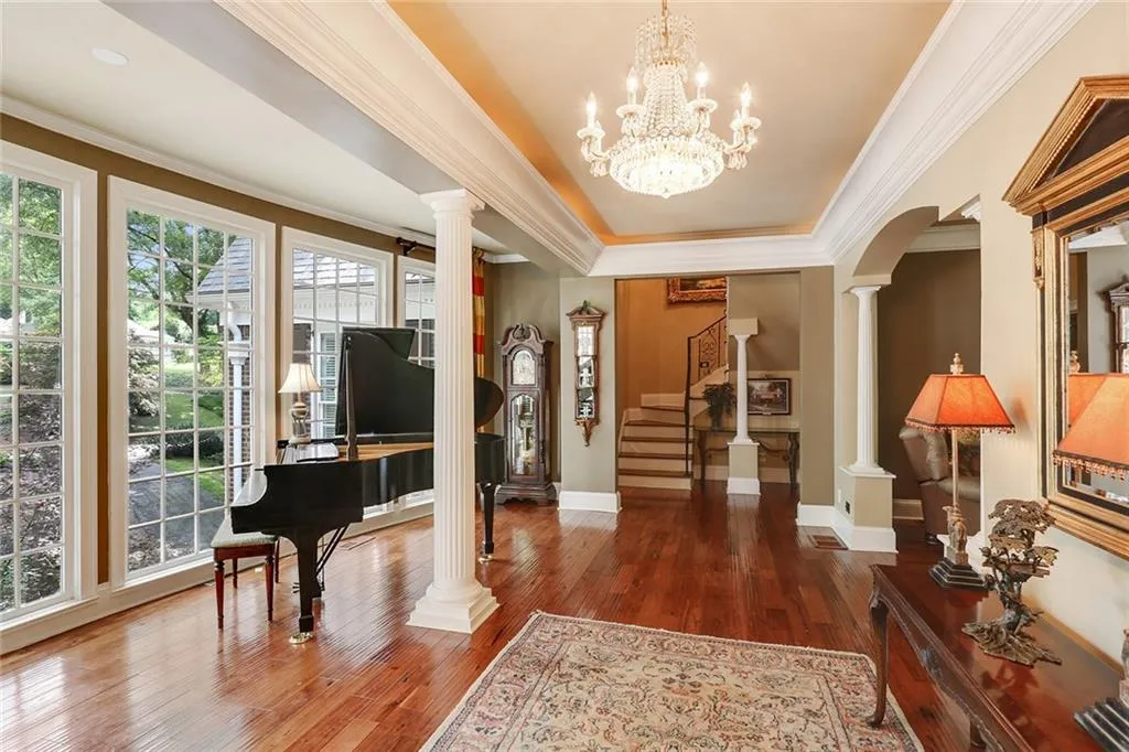 1018 Peachtree Battle Circle, Atlanta, Georgia 30327, 4 Bedrooms Bedrooms, ,3 BathroomsBathrooms,Residential,Sold,1018 Peachtree Battle Circle,5832682