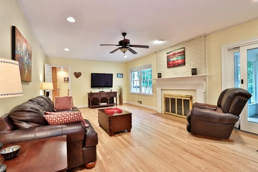 240 Glencourtney Drive, Sandy Springs, Georgia 30328, 4 Bedrooms Bedrooms, ,3 BathroomsBathrooms,Residential,Sold,240 Glencourtney Drive,6565452 240 Glencourtney Drive, Sandy Springs, Georgia 30328, 4 Bedrooms Bedrooms, ,3 BathroomsBathrooms,Residential,Sold,240 Glencourtney Drive,6565452