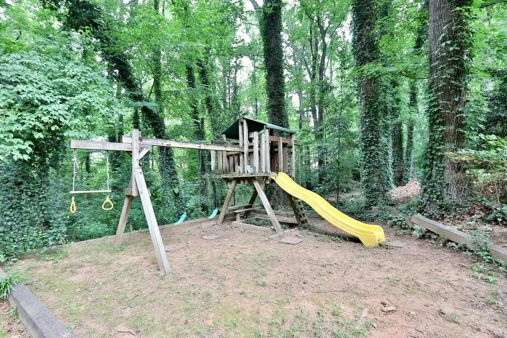 240 Glencourtney Drive, Sandy Springs, Georgia 30328, 4 Bedrooms Bedrooms, ,3 BathroomsBathrooms,Residential,Sold,240 Glencourtney Drive,6565452 240 Glencourtney Drive, Sandy Springs, Georgia 30328, 4 Bedrooms Bedrooms, ,3 BathroomsBathrooms,Residential,Sold,240 Glencourtney Drive,6565452