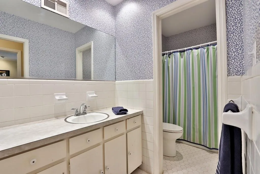 240 Glencourtney Drive, Sandy Springs, Georgia 30328, 4 Bedrooms Bedrooms, ,3 BathroomsBathrooms,Residential,Sold,240 Glencourtney Drive,6565452 240 Glencourtney Drive, Sandy Springs, Georgia 30328, 4 Bedrooms Bedrooms, ,3 BathroomsBathrooms,Residential,Sold,240 Glencourtney Drive,6565452