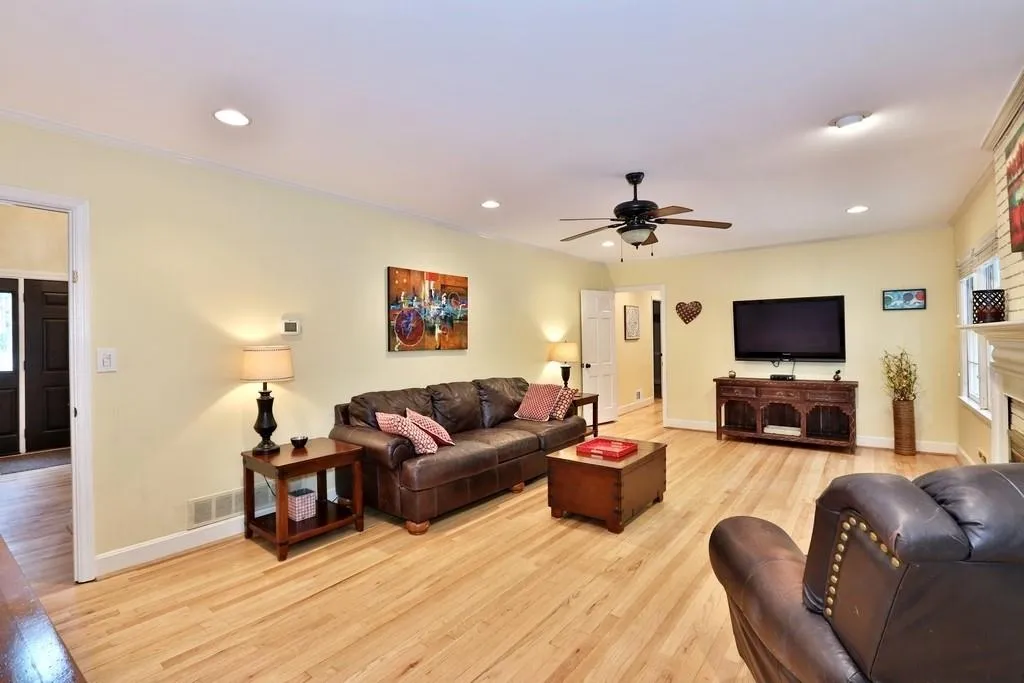 240 Glencourtney Drive, Sandy Springs, Georgia 30328, 4 Bedrooms Bedrooms, ,3 BathroomsBathrooms,Residential,Sold,240 Glencourtney Drive,6565452 240 Glencourtney Drive, Sandy Springs, Georgia 30328, 4 Bedrooms Bedrooms, ,3 BathroomsBathrooms,Residential,Sold,240 Glencourtney Drive,6565452