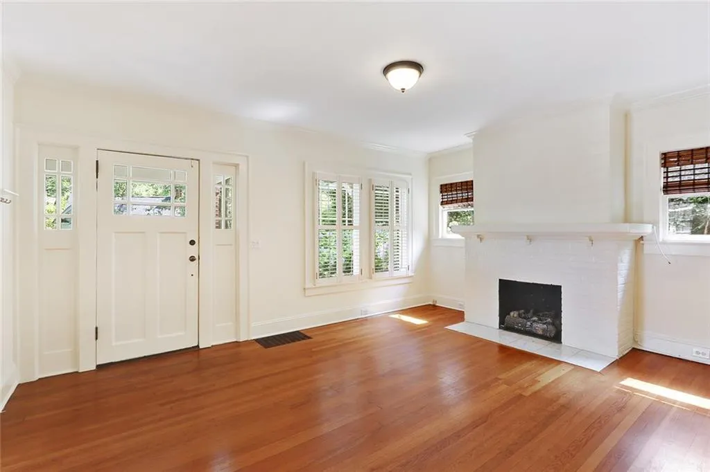 15 East Drive Ne, Atlanta, Georgia 30305, 2 Bedrooms Bedrooms, ,2 BathroomsBathrooms,Residential,Sold,15 East Drive Ne,5865081