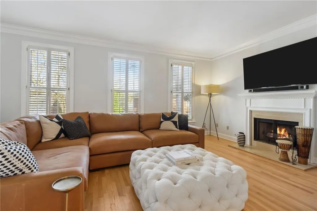 Living room with light hardwood / wood-style floors and ornamental molding
