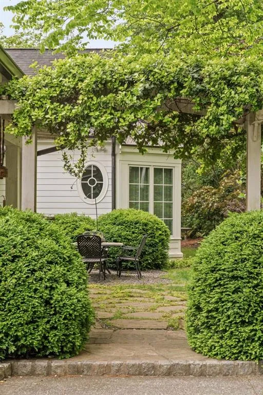 221 Robin Hood Road Ne, Atlanta, Georgia 30309, 5 Bedrooms Bedrooms, ,4 BathroomsBathrooms,Residential,For Sale,221 Robin Hood Road Ne,7634675