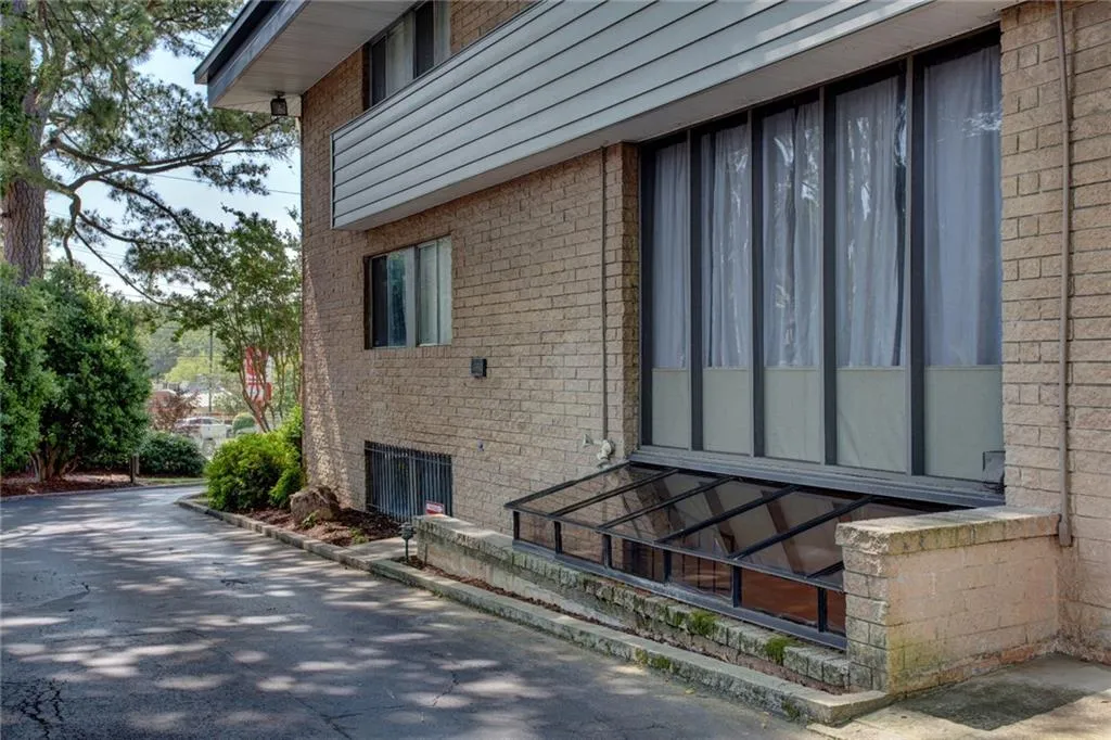 4300 Roswell Road Unit 60, Atlanta, Georgia 30342, 2 Bedrooms Bedrooms, ,2 BathroomsBathrooms,Residential,Sold,4300 Roswell Road Unit 60,5851671