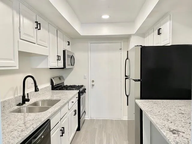 6851 Roswell Road Unit F8, Atlanta, Georgia 30328, 2 Bedrooms Bedrooms, ,2 BathroomsBathrooms,Residential,Sold,6851 Roswell Road Unit F8,7019726