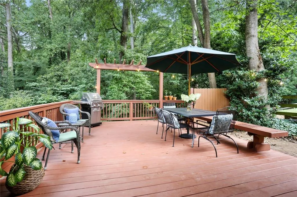 6036 Kayron Drive, Atlanta, Georgia 30328, 3 Bedrooms Bedrooms, ,2 BathroomsBathrooms,Residential,Sold,6036 Kayron Drive,6758808