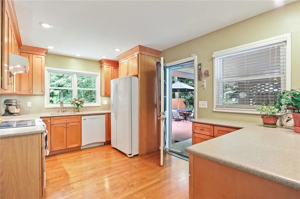 6036 Kayron Drive, Atlanta, Georgia 30328, 3 Bedrooms Bedrooms, ,2 BathroomsBathrooms,Residential,Sold,6036 Kayron Drive,6758808