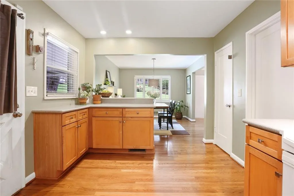 6036 Kayron Drive, Atlanta, Georgia 30328, 3 Bedrooms Bedrooms, ,2 BathroomsBathrooms,Residential,Sold,6036 Kayron Drive,6758808