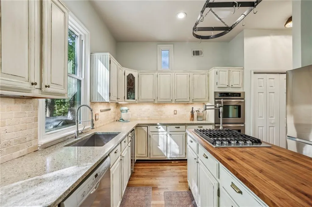 1895 Redbourne Drive, Atlanta, Georgia 30350, 4 Bedrooms Bedrooms, ,3 BathroomsBathrooms,Residential,Sold,1895 Redbourne Drive,7562317