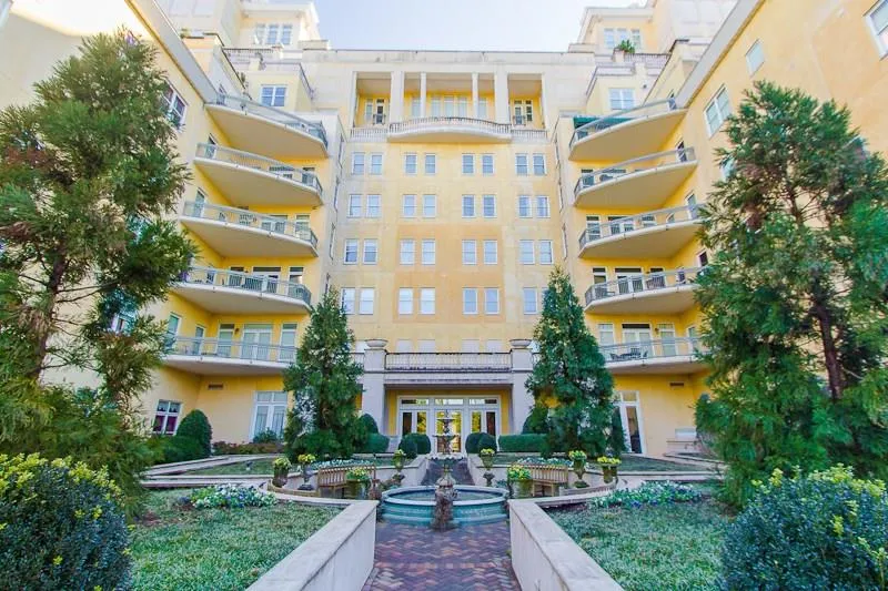 2500 Peachtree Road Nw Unit 207s, Atlanta, Georgia 30305, 2 Bedrooms Bedrooms, ,2 BathroomsBathrooms,Residential,Sold,2500 Peachtree Road Nw Unit 207s,5645729